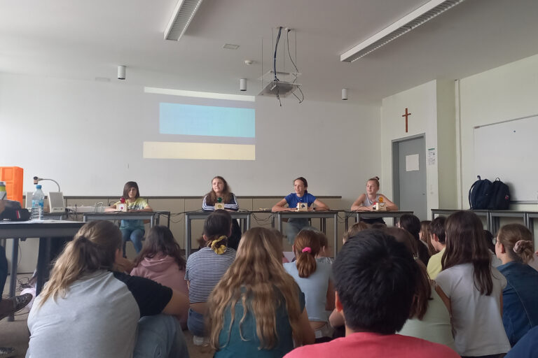 vlnr Hausmann Finn, Dietze Jolina, Steger Lilli, Dietz Lena beim Kopfrechnen