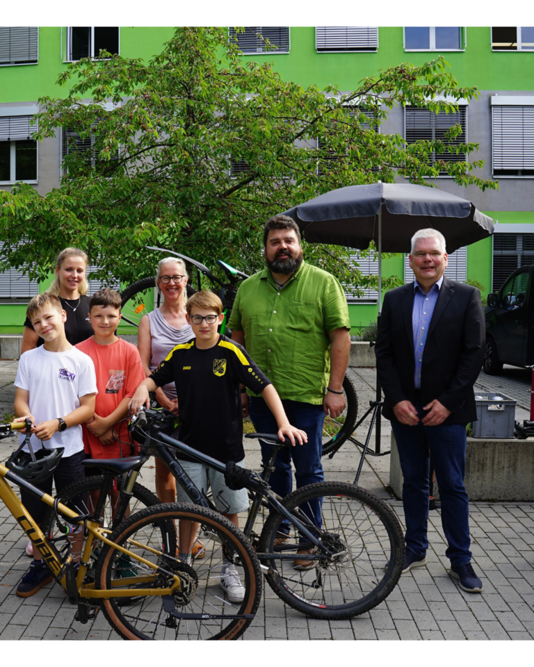 Weiß Grün Illustrativ Fahrradtour Sport Instagram Beitrag - 2
